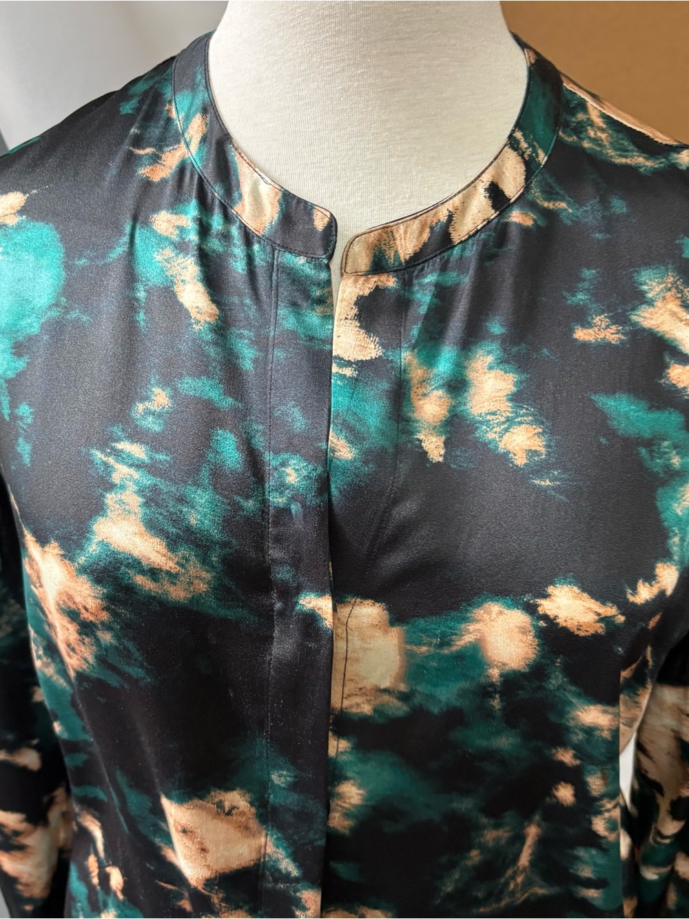 Silk Johnny Was Abstract TieDye Print Tunic Blouse in Teal, Black and Gold, Sx M